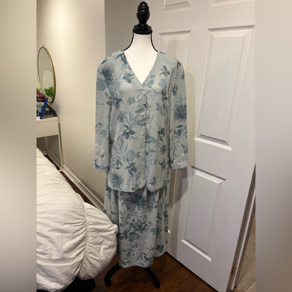 Separate Editions by Koret Floral Green Skirt Set Size 16